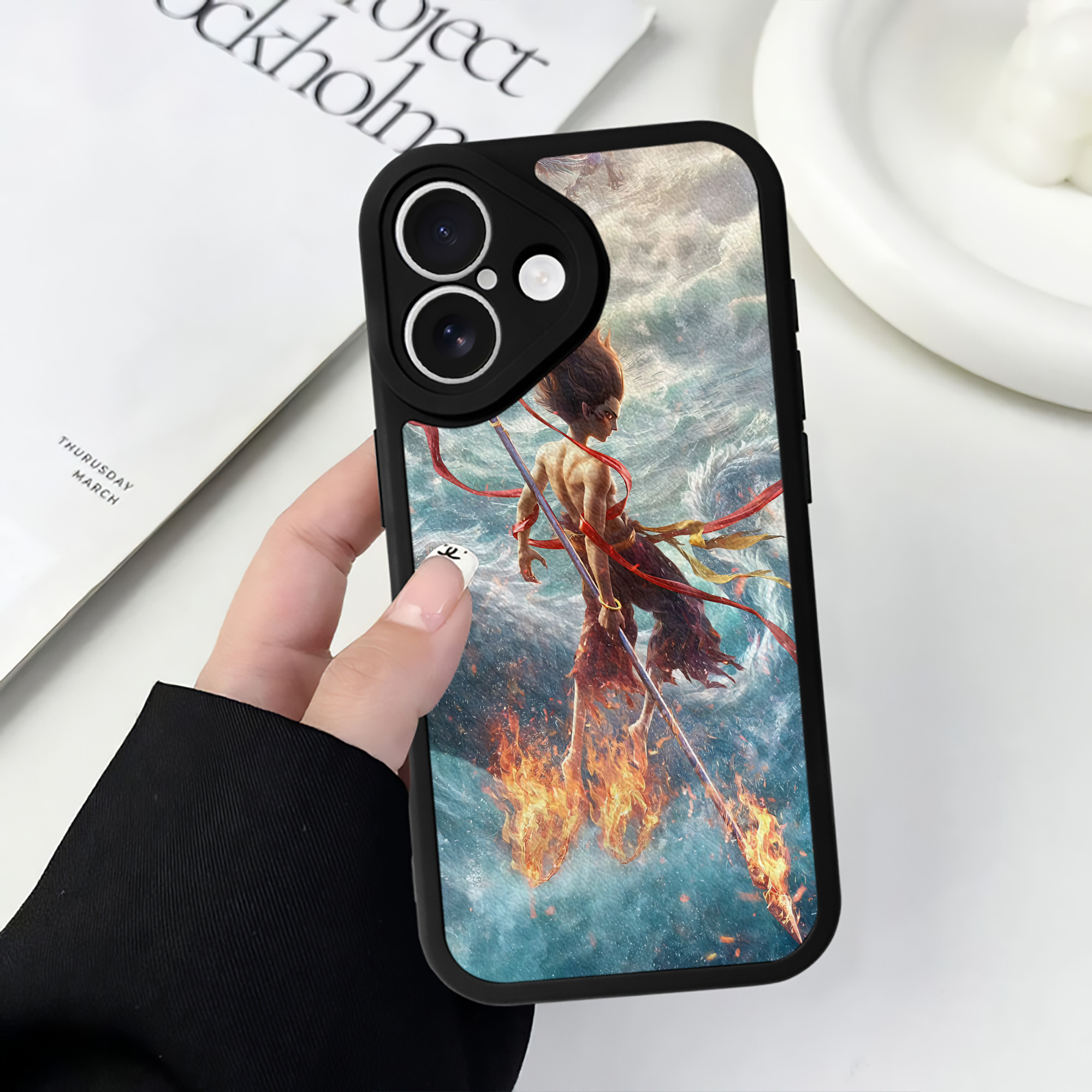 （画像用） Ne Zha 2 ナタ 魔童の大暴れ 【iPhone 16シリーズ対応】シリコンスマホケース（レザー調） 材質：シリコン